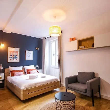 De La Fontaine Chaude - Classe 2 Etoiles - Centre Historique Apartamento